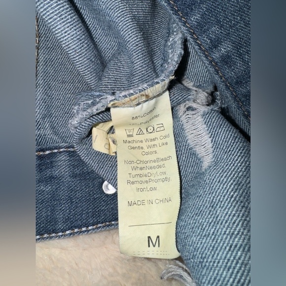 Distressed, women’s medium blue Jean jacket - Picture 7 of 7